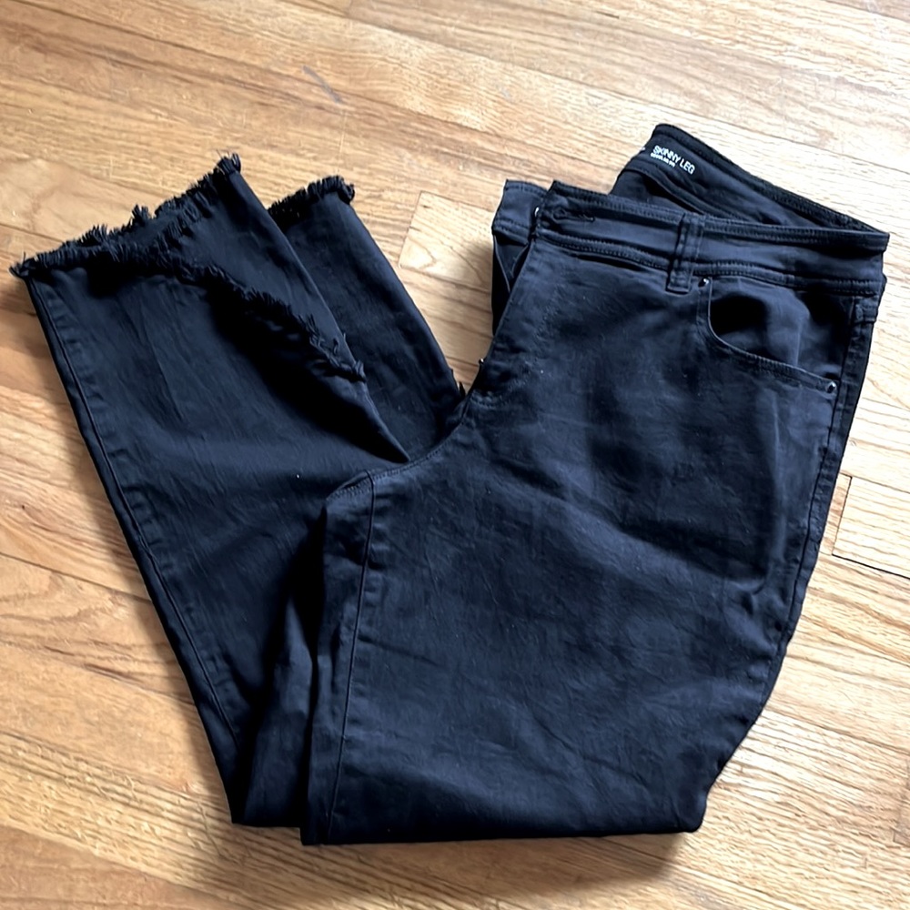 INC cropped frayed jeans - black size 14 Skinny leg regular fit like new